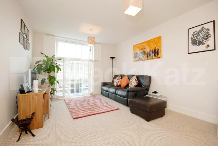 			LET , 1 Bedroom, 1 bath, 1 reception Flat			 Chelsea Bridge Wharf, Queenstown Road, Battersea